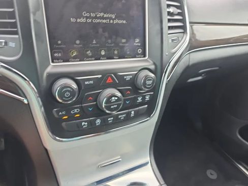 Used 2018 Jeep Grand Cherokee Overland w/ Interior Metal Package image 32