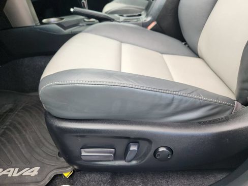 Used 2014 Toyota RAV4 Limited w/ Technology Package AWD/4WD image 27