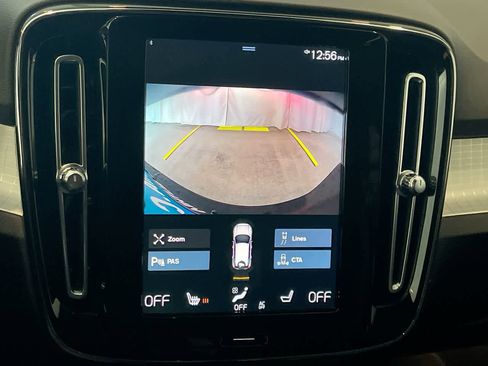 Used 2022 Volvo XC40 T5 Momentum image 17