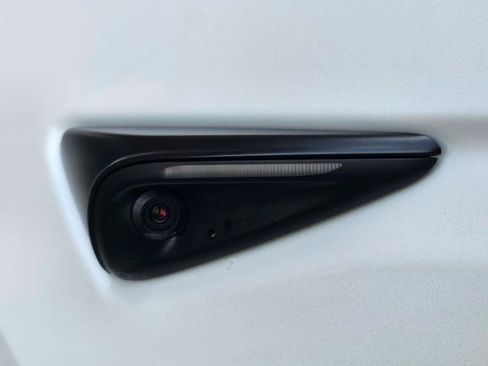 Used 2023 Tesla Model Y Long Range image 33