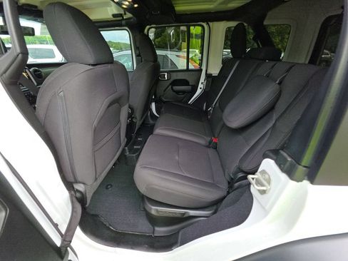 Used 2023 Jeep Wrangler Unlimited w/ Cold Weather Group AWD/4WD image 10