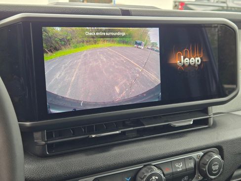 Used 2025 Jeep Wrangler Unlimited Sport AWD/4WD image 23