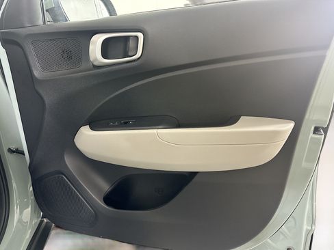 Used 2025 Hyundai Venue SEL FWD image 30