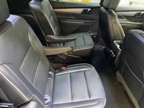 Used 2025 Buick Enclave Preferred FWD image 27