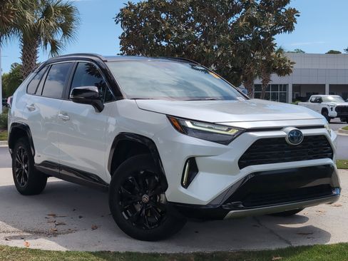 Used 2023 Toyota RAV4 XSE AWD/4WD image 2