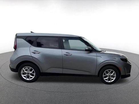 Used 2025 Kia Soul LX w/ LX Technology Package FWD image 16
