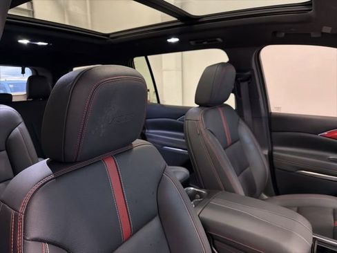 Used 2024 Chevrolet Traverse RS image 39