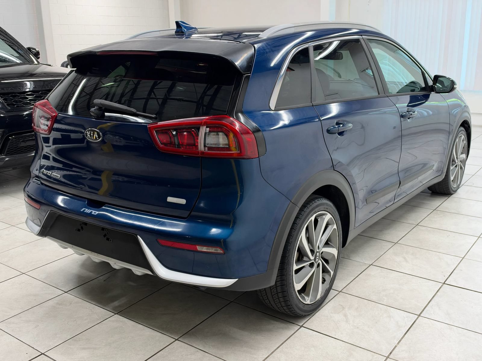 Used 2017 Kia Niro Touring FWD image 9