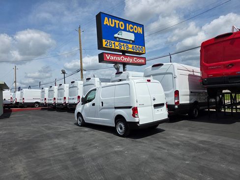 Used 2020 Nissan NV200 S image 2
