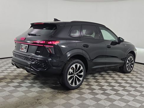 New 2026 Audi Q3 quattro 2.0T AWD/4WD image 7