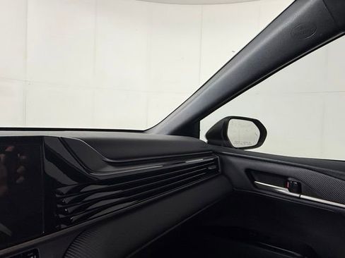 Used 2025 Toyota Camry SE FWD image 18