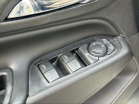 Used 2018 Chevrolet Equinox LT FWD image 15