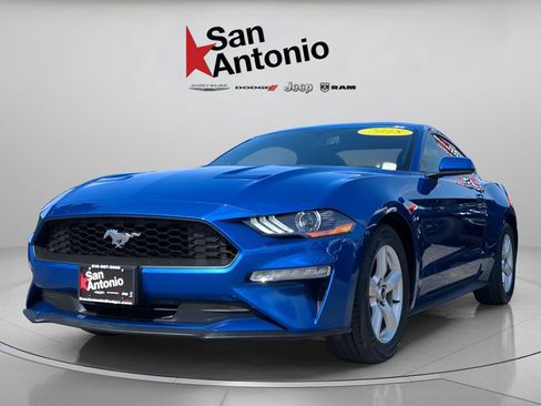 Used 2018 Ford Mustang Coupe RWD image 6