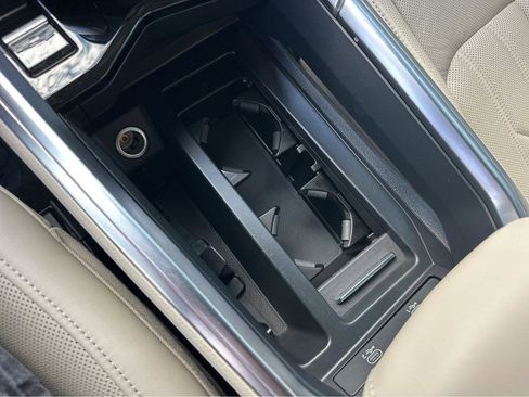 Used 2021 Audi e-tron Prestige w/ Prestige Package image 28