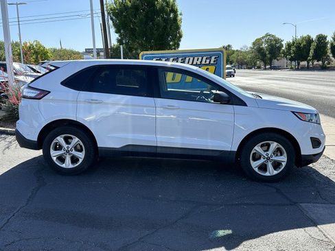 Used 2017 Ford Edge SE FWD image 2