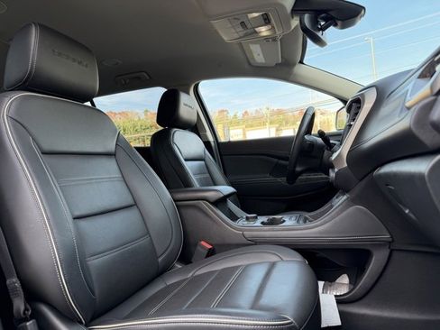 Used 2023 GMC Acadia Denali image 38