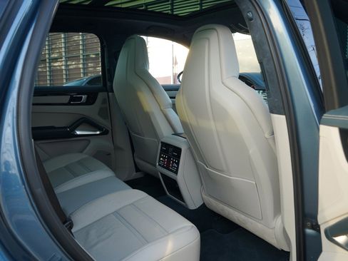 Used 2019 Porsche Cayenne Turbo image 36