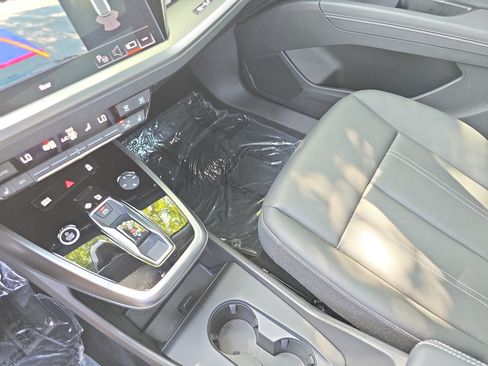 Used 2023 Audi Q4 e-tron Premium Plus w/ Premium Plus RWD image 22