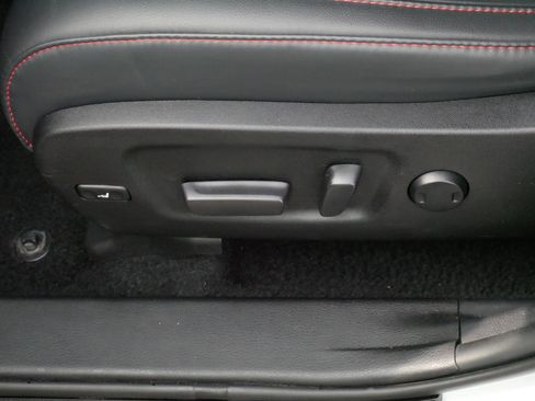 Used 2019 Toyota Highlander SE AWD/4WD image 20