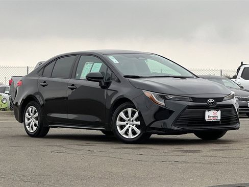 Certified 2025 Toyota Corolla LE image 2