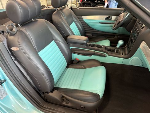 Used 2002 Ford Thunderbird Deluxe image 26