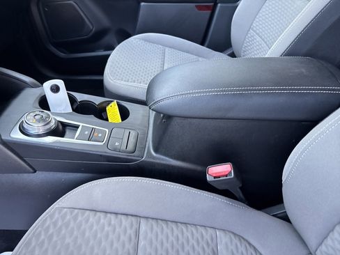 Used 2021 Ford Escape SE image 18