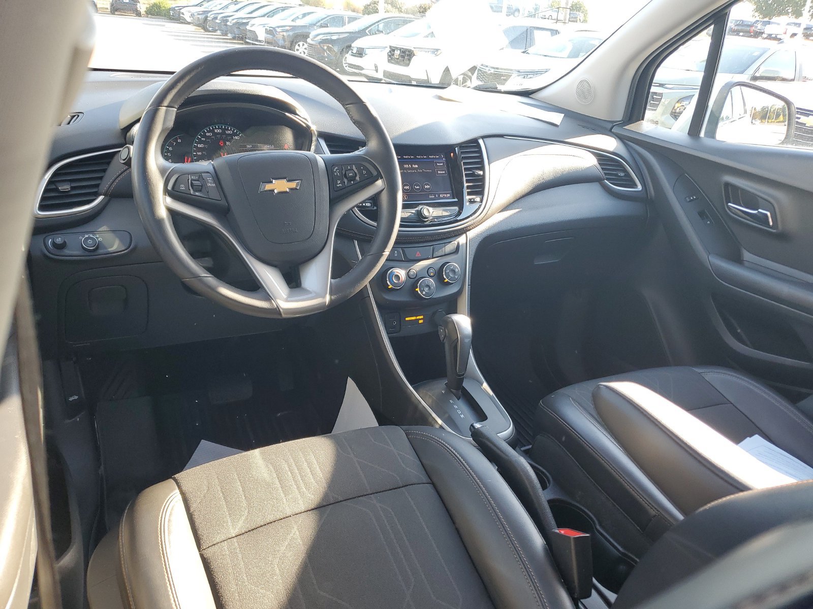 Used 2020 Chevrolet Trax LT w/ LT Convenience Package FWD image 9