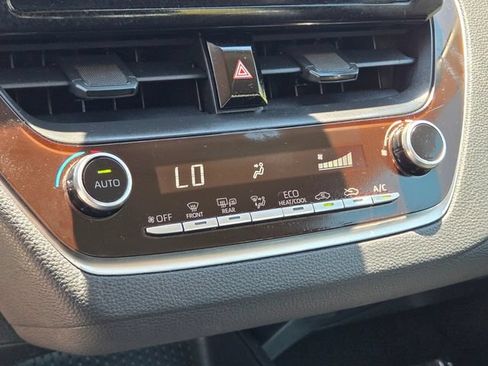 Used 2020 Toyota Corolla LE FWD image 31