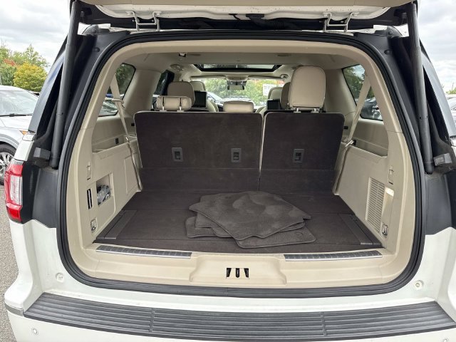 Used 2020 Lincoln Navigator L Reserve w/ Equipment Group 208A Reserve AWD/4WD image 12