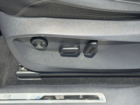 Certified 2023 Volkswagen Tiguan SE R-Line AWD/4WD image 10