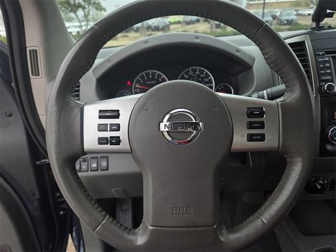 Used 2019 Nissan Frontier SL image 18