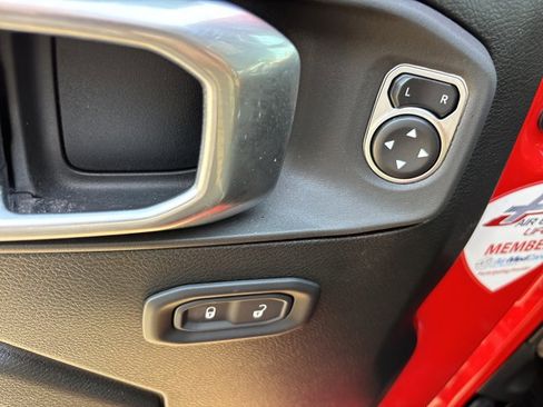 Used 2025 Jeep Gladiator Sport AWD/4WD image 17