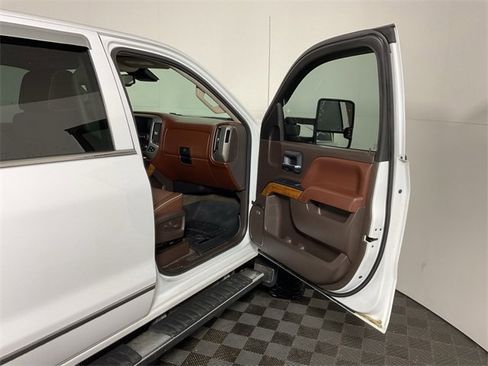 Used 2016 Chevrolet Silverado 3500 High Country image 33