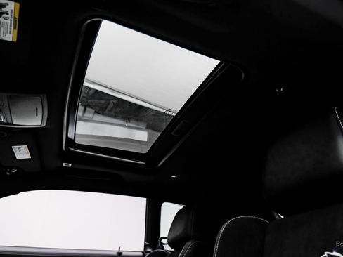 Used 2023 Dodge Challenger SRT Hellcat w/ Driver Convenience Group image 39