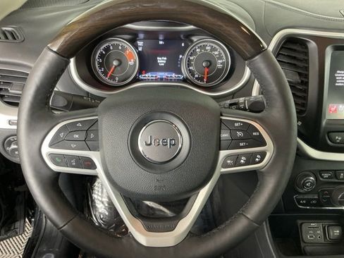 Used 2017 Jeep Cherokee Overland w/ Technology Group image 16