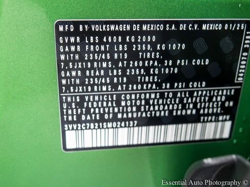 Used 2025 Volkswagen Taos SE image 28