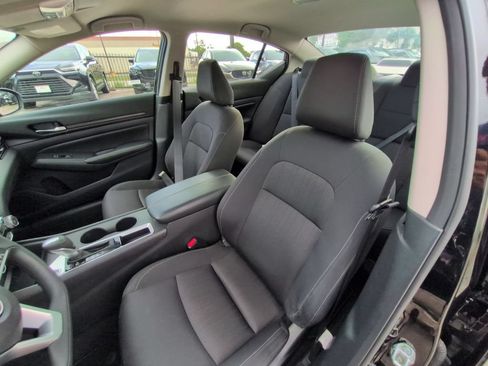 Used 2025 Nissan Altima 2.5 SV FWD image 24