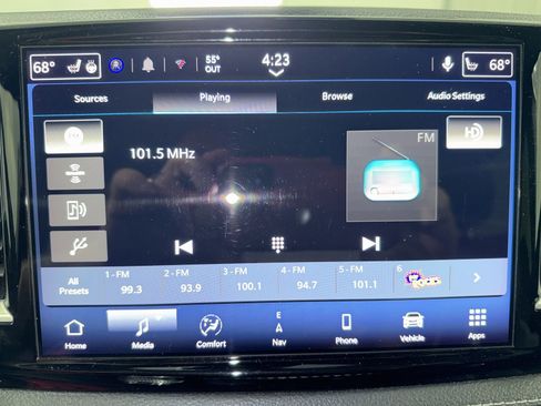 Used 2024 Chrysler Pacifica Select image 27