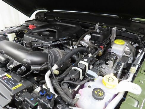 Used 2024 Jeep Wrangler Unlimited Sahara w/ Technology Group image 25