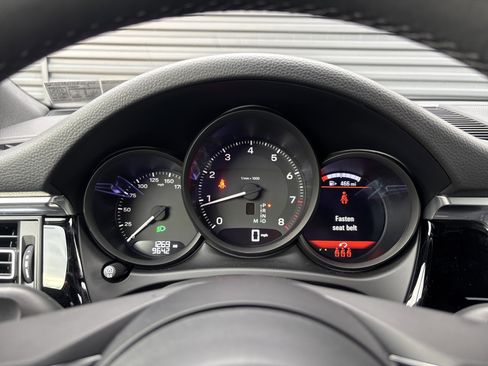 Used 2026 Porsche Macan image 17