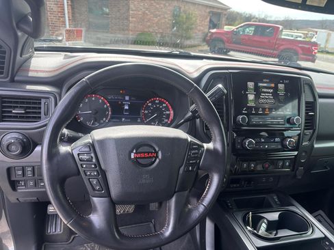 Used 2021 Nissan Titan PRO-4X w/ Pro-4x Convenience Package image 11
