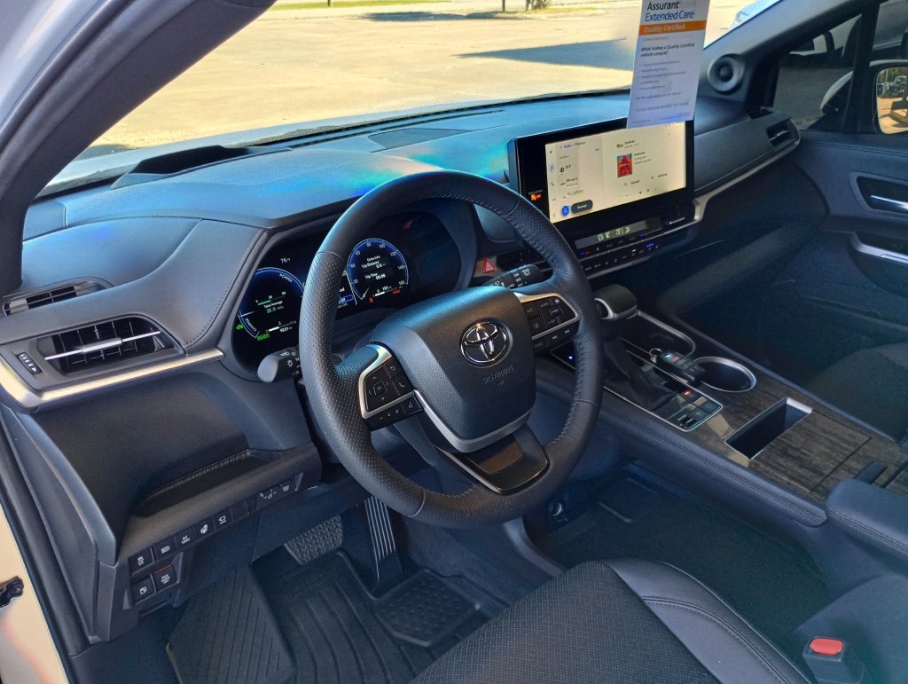 Used 2026 Toyota Sienna Platinum AWD/4WD image 10