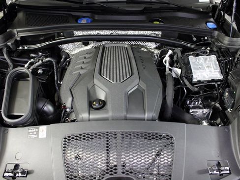 Used 2025 Porsche Macan image 39