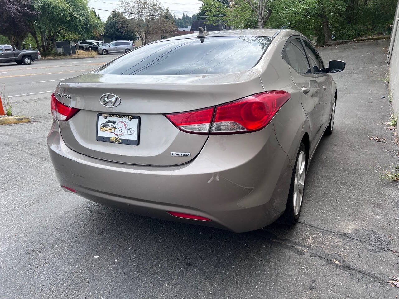 Used 2012 Hyundai Elantra Limited FWD image 6