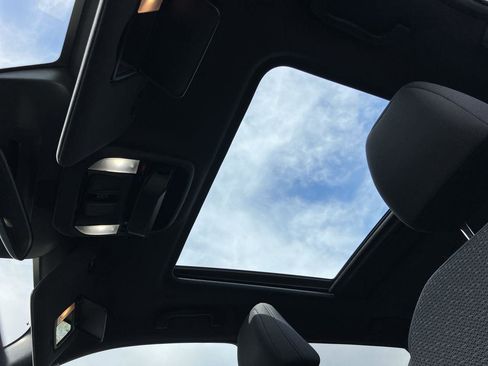 Used 2025 Subaru Forester Premium image 21