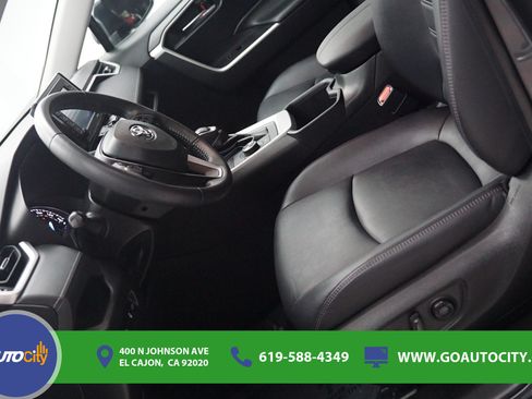 Used 2022 Toyota RAV4 XLE Premium AWD/4WD image 9