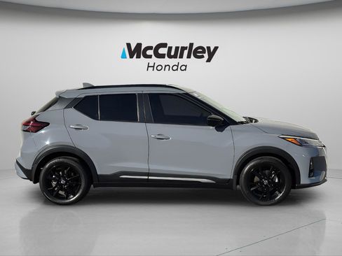 Used 2023 Nissan Kicks SR w/ SR Premium Package image 2