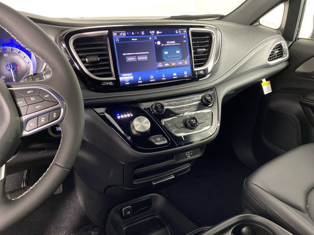 New 2026 Chrysler Pacifica Select FWD image 25