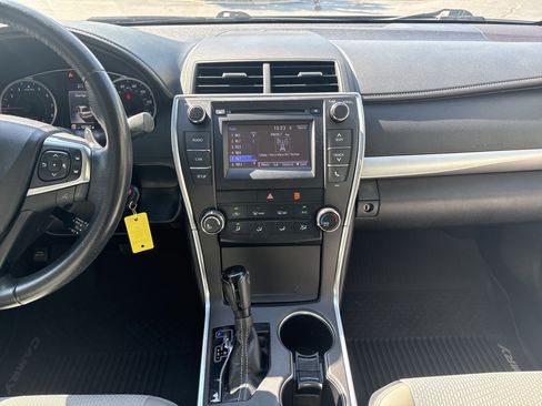 Used 2016 Toyota Camry SE FWD image 29