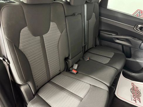 Used 2023 Kia Sorento LX FWD image 32
